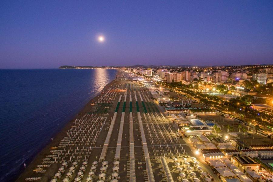 Hotel Sirius Riccione Esterno foto
