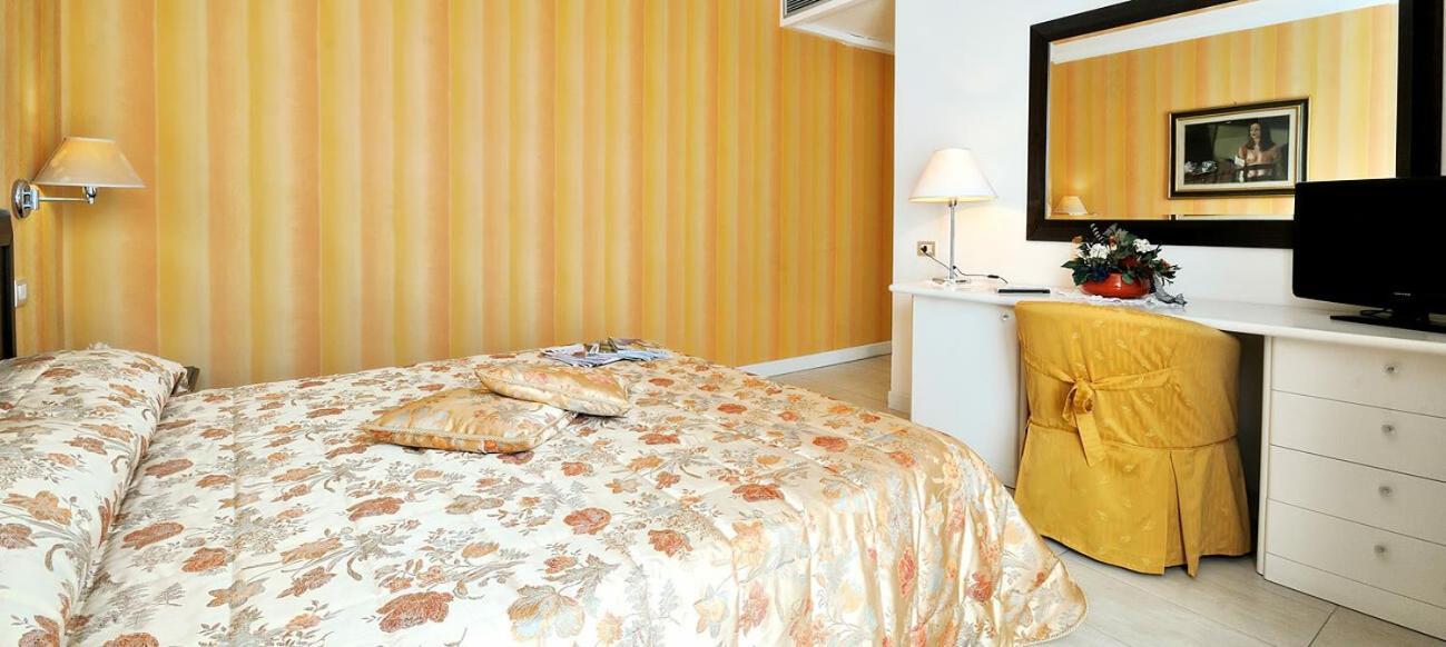 Hotel Sirius Riccione Esterno foto